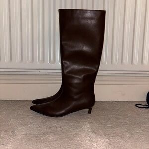 Elegant Dark Brown Heeled Boots